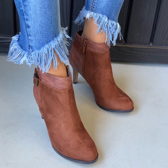 Whiskey Cognac Pointy Toe Kitten Heel Ankle Boots - Picture 2 of 8